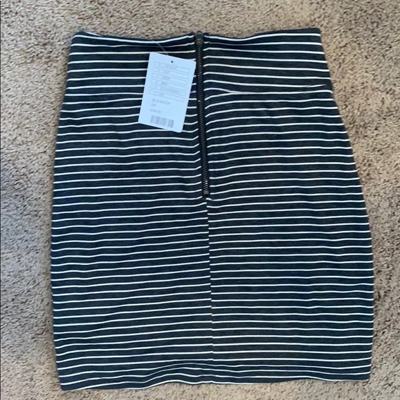 URBAN OUTFITTERS NWT skirt - Picture 4 of 4